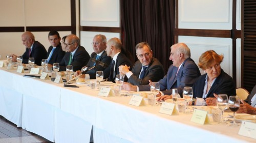 Aitor Esteban: “Euskal ahotsa ezinbestekoa da Madrilen industria defendatzeko eta enplegua zaintzeko” 